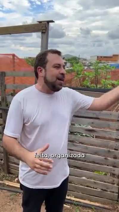Ganhar pr&ecirc;mio por armazenar &aacute;gua da chuva, pqp, imagina os concorrentes, devia ter cada ideia "inovadora" ...