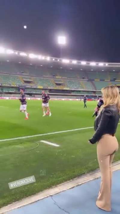 Sexiest sports reporter 😍🤩