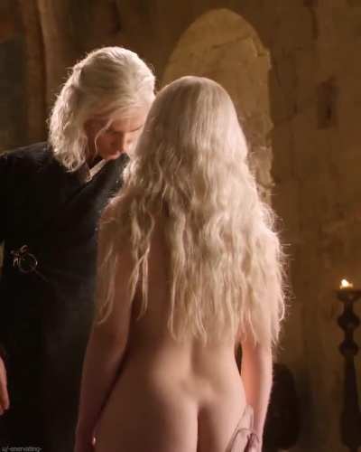 Seeing Emilia's thick ass &amp;amp; soft tits will never get old