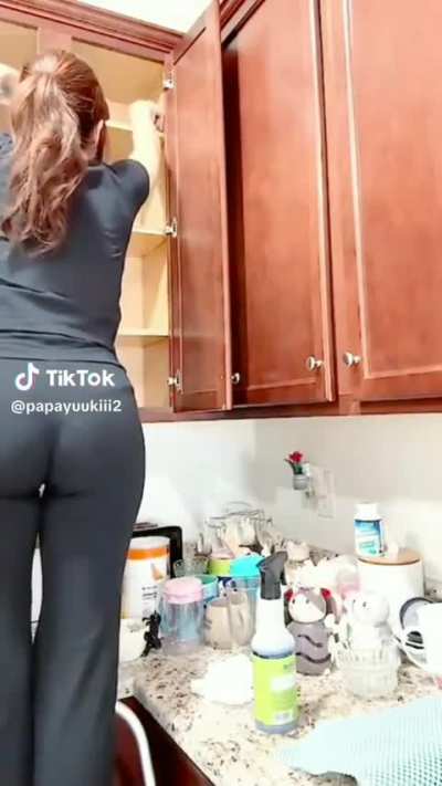 Que rico culo tiene la putita 🍑🤤