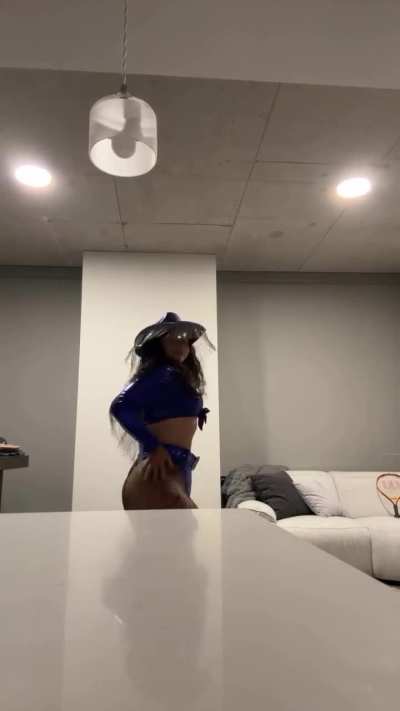 Damn!! Sexy asf 