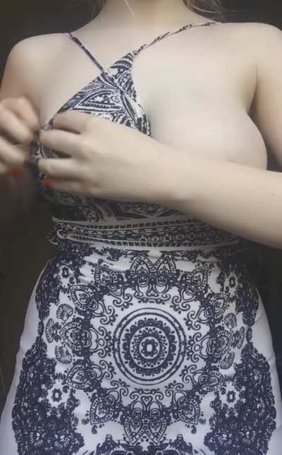 Don&rsquo;t tell anyone what I&rsquo;ve got concealed under this sundress🤫
