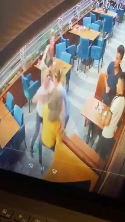 Kanım dondu izlerken orospu &ccedil;ocukları birde kenarda izliyorlar yazıklar olsun