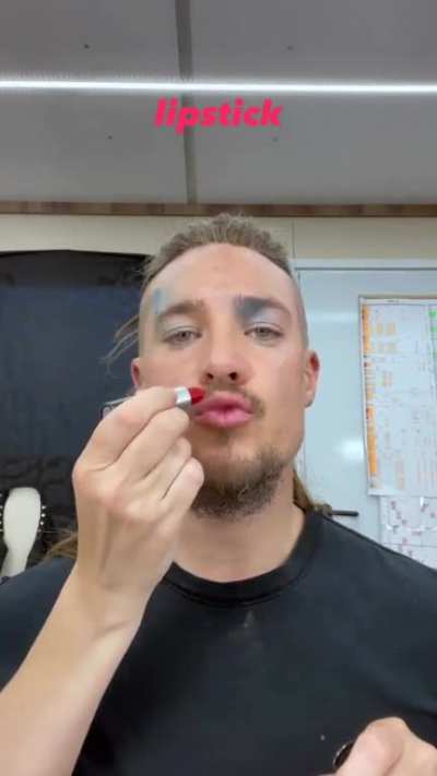&ldquo;Viking but make it fabulous!&rsquo;- Posted by Alexander Dreymon 😂