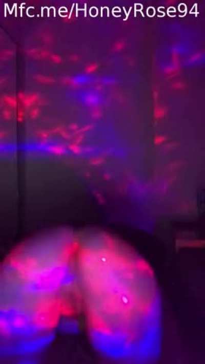 Do u like it when I clap my ass??
