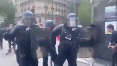 Paris, 14th of July. It's heartwarming!
