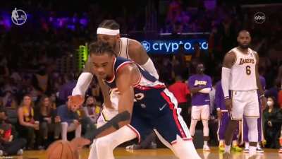 [Highlight] Carmelo Anthony talking trash to Nic Claxton but he doesn't care