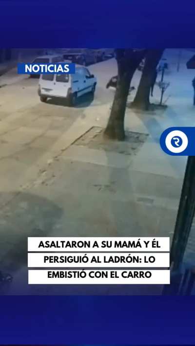 le robaron a su mamá y atropeyo al ladrón: