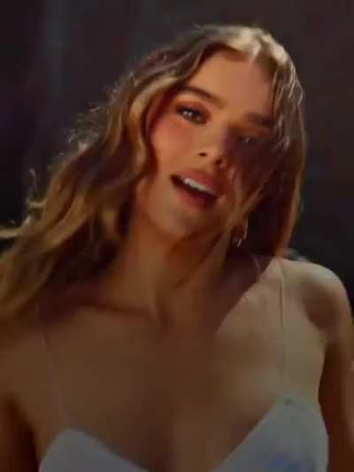 Hailee Steinfeld
