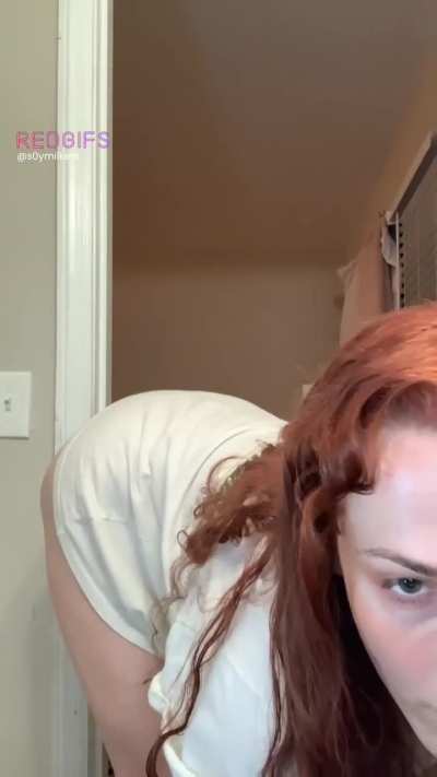 Promise to slide it in if I show you my holes? 🍑 let&rsquo;s chat 💞 just check the comments for for a 🥵 link 👇 for me :)