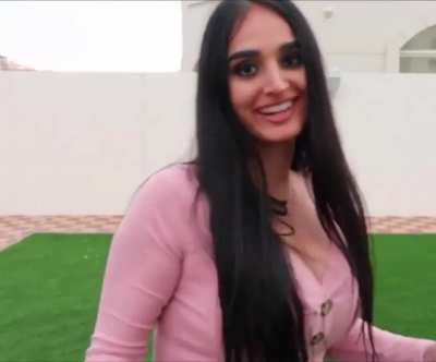 Lana teaches how to jiggle when you are busty....