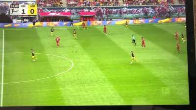 There looked to be a lot of fatigue out there, but here Guerreiro demonstrates a lack of effort that I&rsquo;ve never seen from a player of Borussia Dortmund.