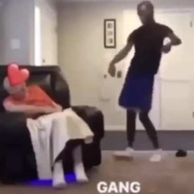 Granny Chilling (ง&deg;ل͜&deg;)ง