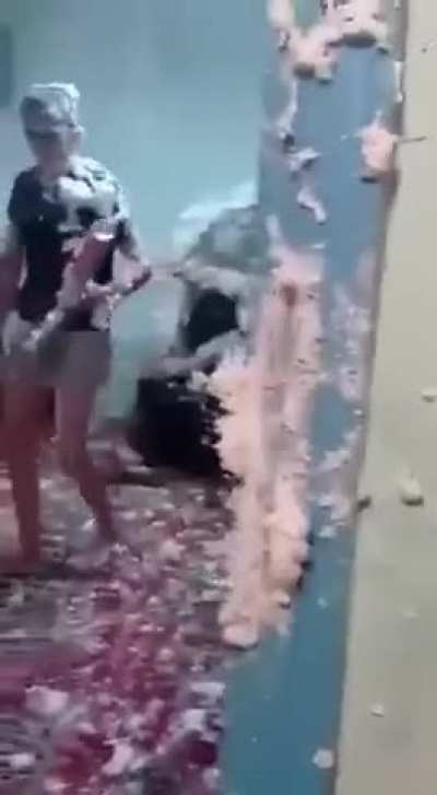 Foam fight with expanding Polyurethane foam