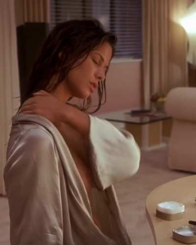 [Nipple] Rhona Natasha Mitra in "Hollow Man" (2000)