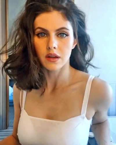 Alexandra Daddario 