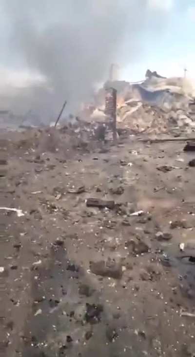 Anyone know the translation? Thanks in advance. Russian Armored Column destroyed near Bucha, Kyiv oblast. PS: last vehicle was a BTR-82 i think