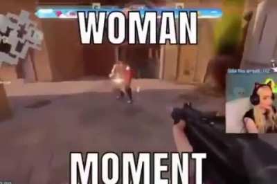 * muestra los gluteos *