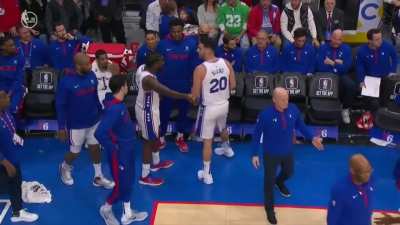 [Highlight] Niang frustrated at Shake Milton's lack of passing and things get heated on the bench