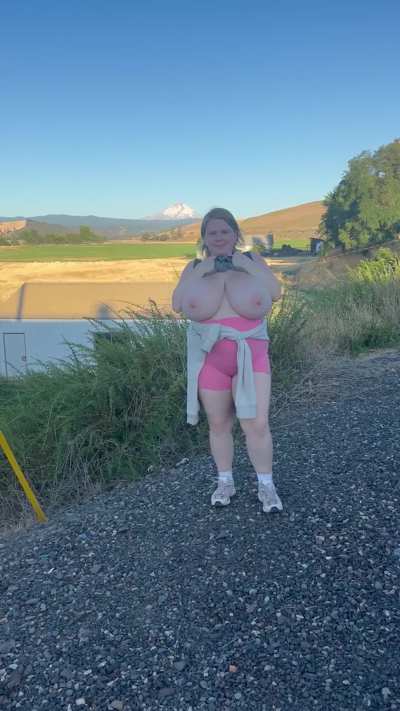 Name the mountains 😋 also don&rsquo;t mind how I look this is day 7 of camping and it&rsquo;s 6am 😅
