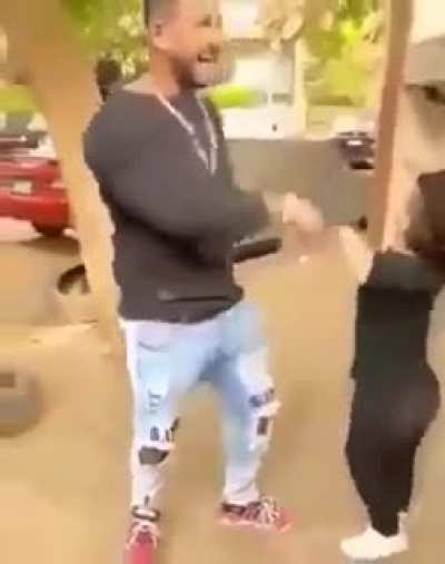 O persoană de pe r/Romania ajut&acirc;nd niște oameni in nevoie
