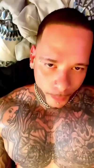 Looking for good pussy .. I can travel or I can host got to look good girls only no escorts or men please