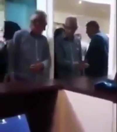 Kafası g&uuml;zel dayının aynayla kavgası