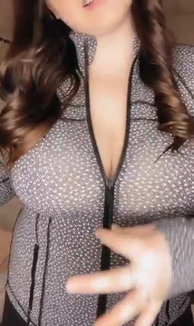 Unzipping my way into your heart 😈 [reveal]