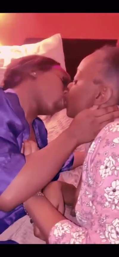 ebony lesbians