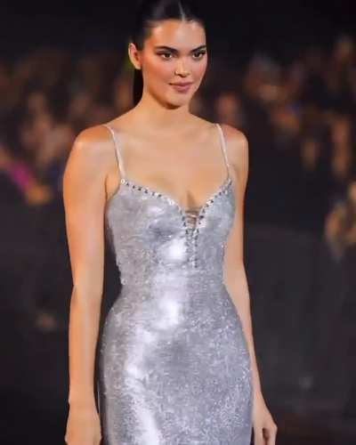 Kendall | "Le D&eacute;fil&eacute; L'Or&eacute;al Paris - Walk Your Worth" Show in Paris | October 2023