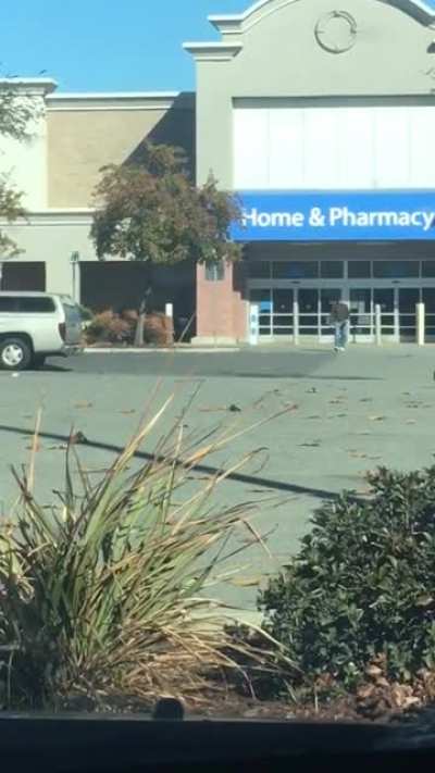 People trying to go into Walmart on Thanksgiving