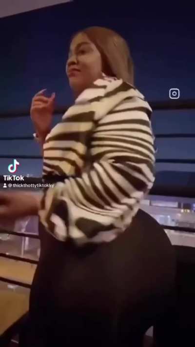 🇧🇼 Curvy Aunty