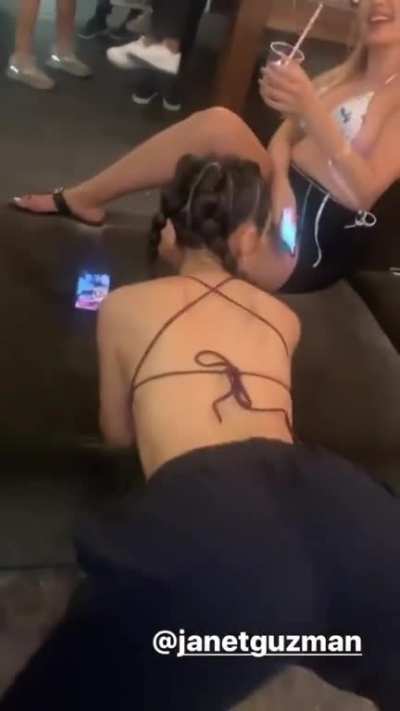 she throwin it back
