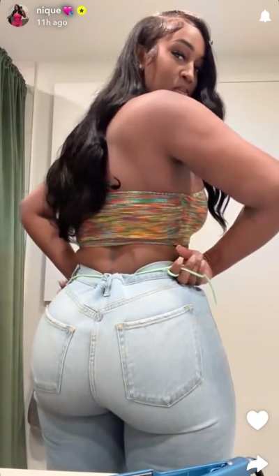 Her Ass Stupid Fat in Jeans 😮&zwj;💨🤦🏽&zwj;♂️