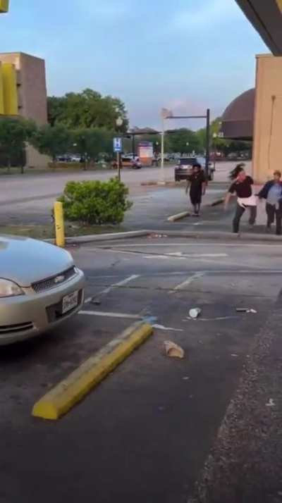 Woman gets beat up by chicken restaurant employees for being disrespectful 