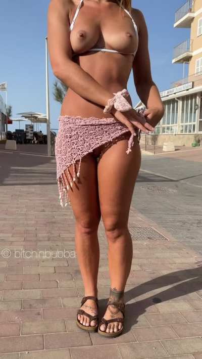 I was dared to show up to brunch like this [GIF]