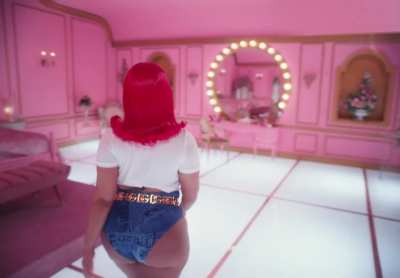 Nicki walking in booty shorts