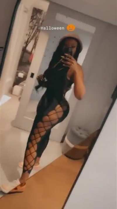 Look at allat ass