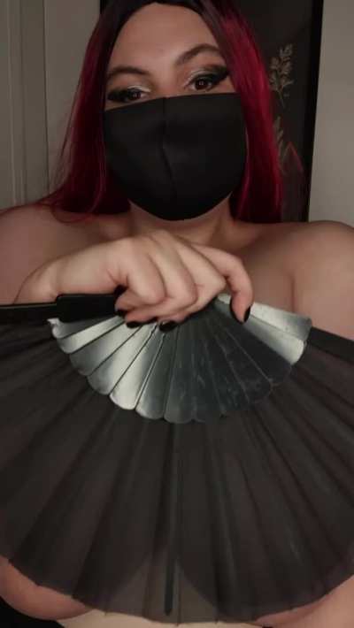It is so hot today! Who wants to come and help me with the fan? [reveal]