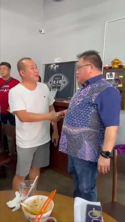 Tiong King Sing&rsquo;s tummy slaps