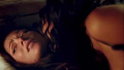 Clara Paget &amp;amp; Jessica Parker Kennedy in &lsquo;Black Sails&rsquo;