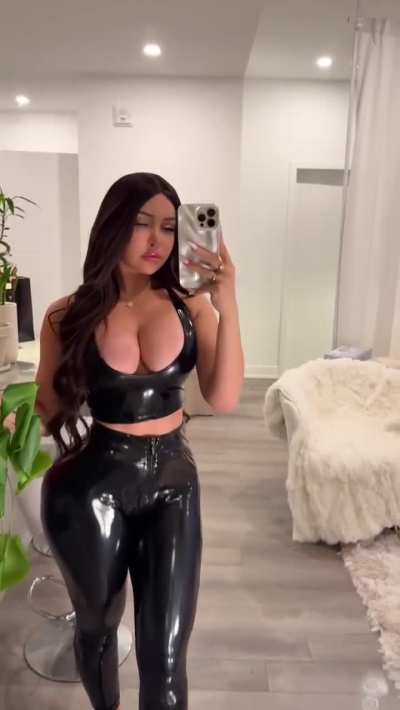 5ylviaYa5mina