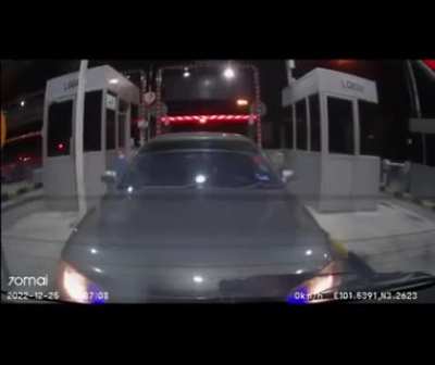 Idiot getting bamboozled after trying to bypass highway toll.