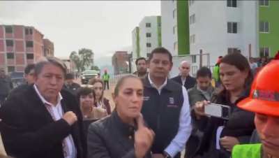 La narca rega&ntilde;ando a la gente por protestarle como si ella fuera la patrona, c&iacute;nica hdlch