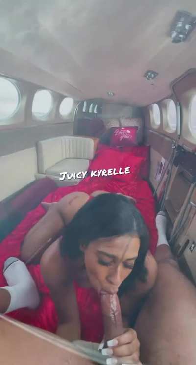 "Mile high club ✈️" : Full vids new collection 2023 in comments 👌🏾