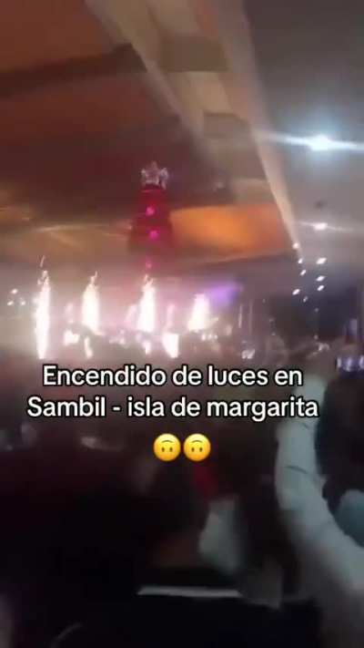 As&iacute; fue el encendido de luces en el Sambil de Margarita. Solo dur&oacute; 1 minuto porque se fue la luz.