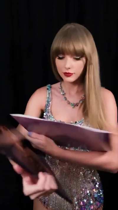 Taylor with her &ldquo;Speak Now&rdquo; album.
