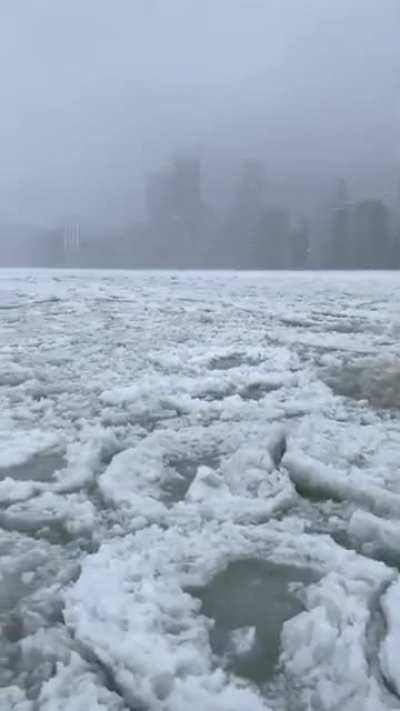 🔥 Lake Michigan Frozen Over Near Chicago