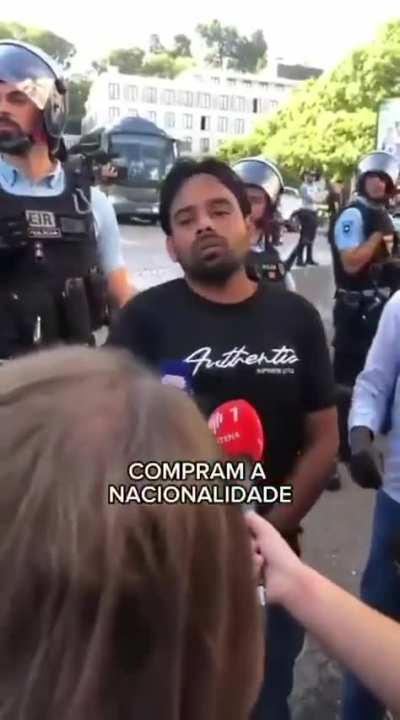 L&aacute; nisto, ele tem raz&atilde;o: os portugueses s&atilde;o os &uacute;nicos que podem ser culpados de distribuir nacionalidade e passaportes &agrave; balda a tudo e a todos.
