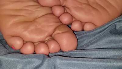 Plump little meaty soles and toes for the good footboys
